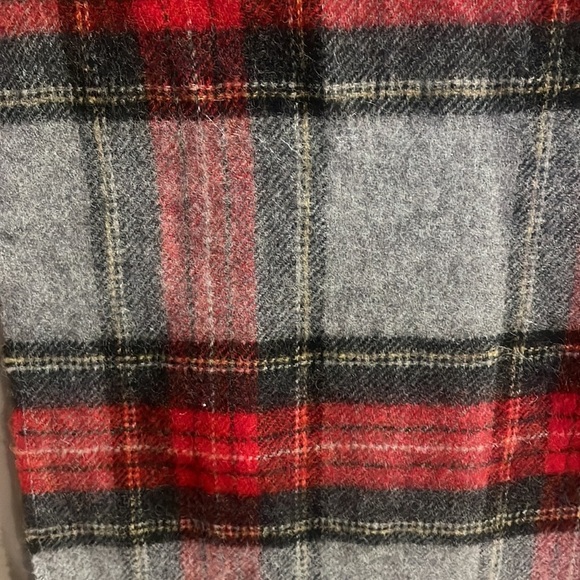 Men’s Plaid 100% MARINO WOOL SCARF with fringe red / grey / black size 50 inch - Picture 2 of 7